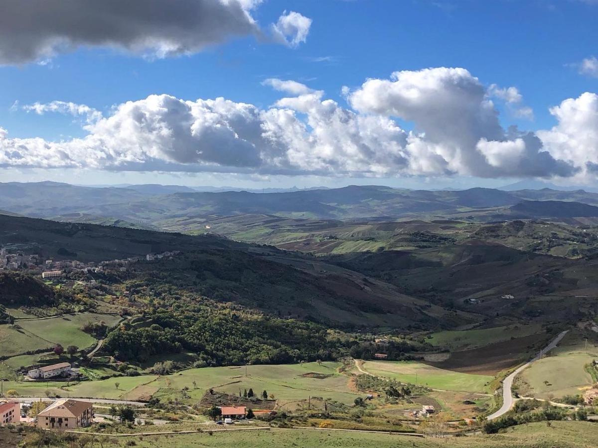 Verso Est بيتراليا سوبرانا المظهر الخارجي الصورة
